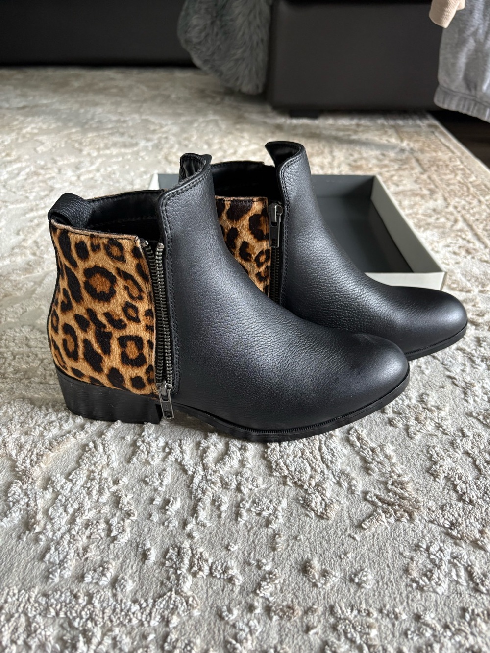 Cougar Colleen Waterproof Booties in Black/Leopard (Size 8)